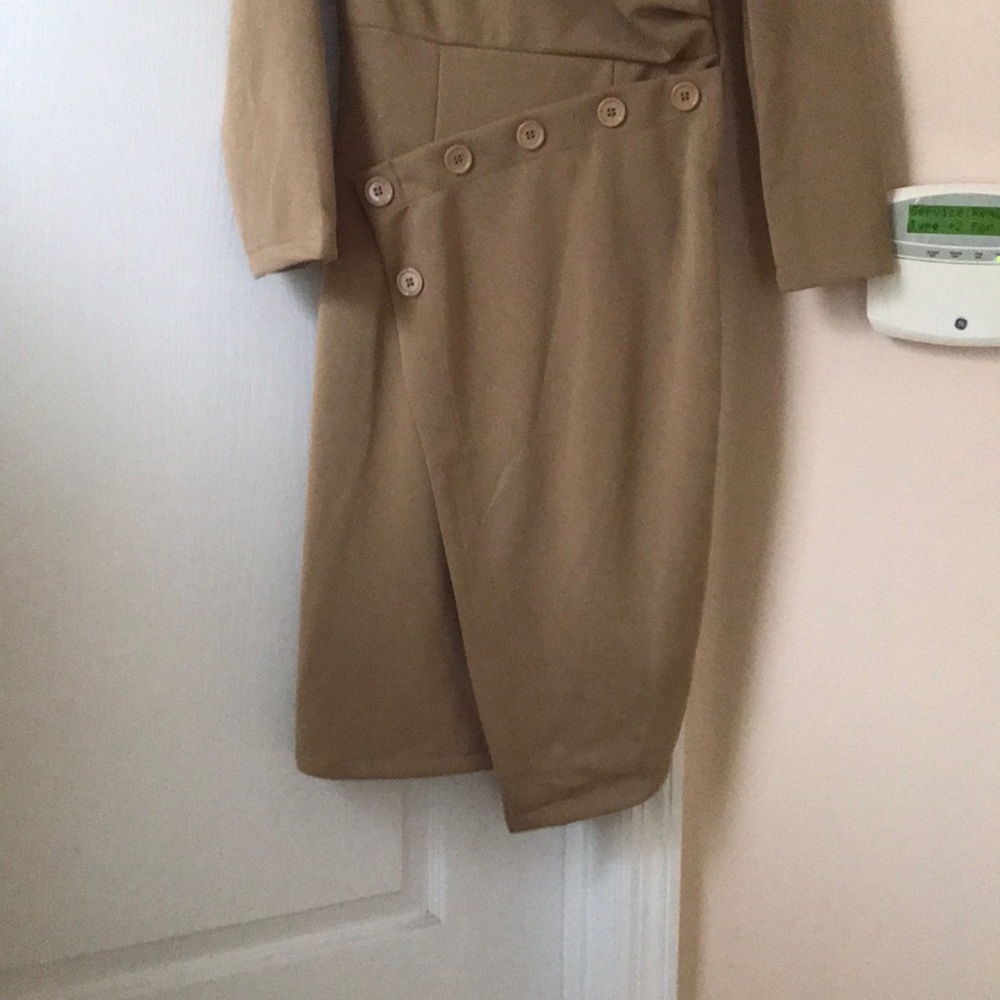 Tan dress - Picture 4 of 6